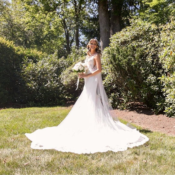 Wedding dress - Picture 3 of 5